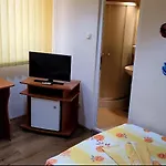 Cristalex Πανσιόν *